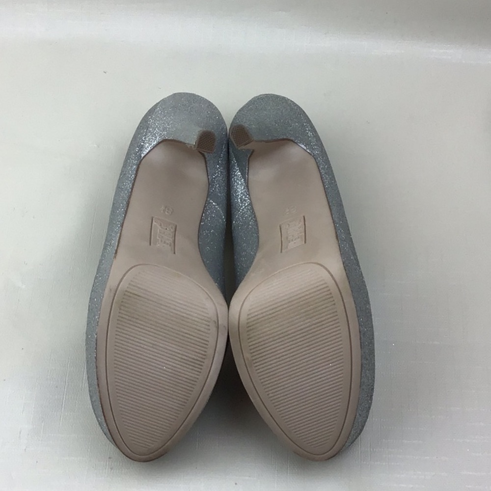 Silver Heels Size 8.5 - Picture 6 of 6